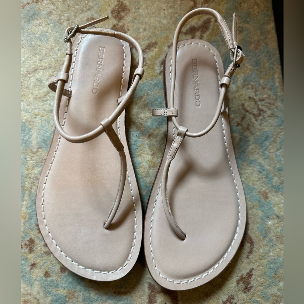 Bernardo Women's Beige Leather Sandals